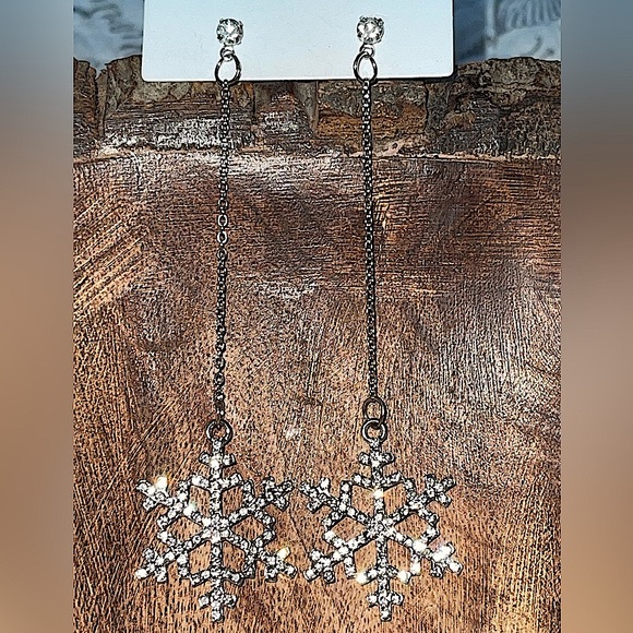 Snowflake Dangle Earrings NEW Sparkles Rhinestone Silver-Tone Long Duster - Picture 2 of 6